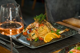Roca Restaurant And Hotel