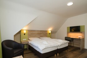 Roca Restaurant And Hotel