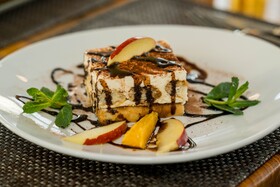 Roca Restaurant And Hotel