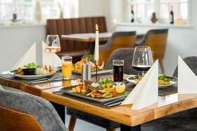 Roca Restaurant And Hotel