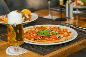 Roca Restaurant And Hotel