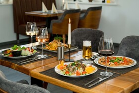 Roca Restaurant And Hotel