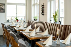 Roca Restaurant And Hotel