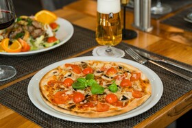 Roca Restaurant And Hotel