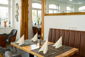 Roca Restaurant And Hotel
