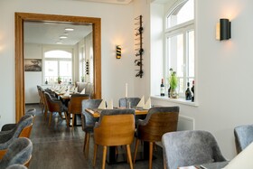 Roca Restaurant And Hotel