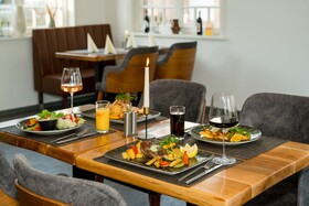 Roca Restaurant And Hotel