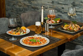 Roca Restaurant And Hotel