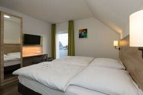 Roca Restaurant And Hotel