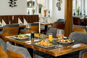 Roca Restaurant And Hotel
