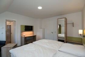 Roca Restaurant And Hotel