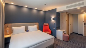 Holiday Inn Express Hamburg South A7 AS42, an IHG Hotel