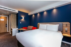 Holiday Inn Express Hamburg South A7 AS42, an IHG Hotel