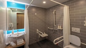 Holiday Inn Express Hamburg South A7 AS42, an IHG Hotel