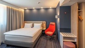 Holiday Inn Express Hamburg South A7 AS42, an IHG Hotel