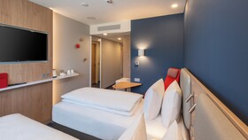 Holiday Inn Express Hamburg South A7 AS42, an IHG Hotel