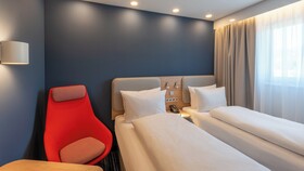 Holiday Inn Express Hamburg South A7 AS42, an IHG Hotel