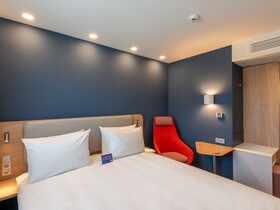 Holiday Inn Express Hamburg South A7 AS42, an IHG Hotel