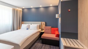 Holiday Inn Express Hamburg South A7 AS42, an IHG Hotel