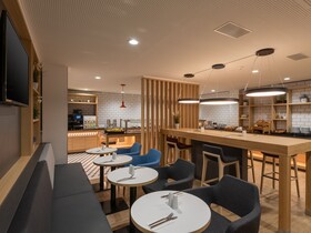 Holiday Inn Express Hamburg South A7 AS42, an IHG Hotel