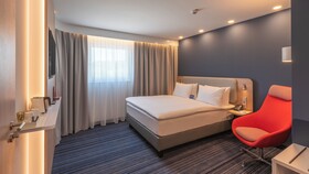 Holiday Inn Express Hamburg South A7 AS42, an IHG Hotel