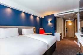 Holiday Inn Express Hamburg South A7 AS42, an IHG Hotel