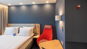 Holiday Inn Express Hamburg South A7 AS42, an IHG Hotel