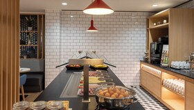 Holiday Inn Express Hamburg South A7 AS42, an IHG Hotel