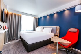 Holiday Inn Express Hamburg South A7 AS42, an IHG Hotel