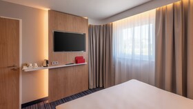 Holiday Inn Express Hamburg South A7 AS42, an IHG Hotel