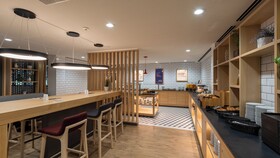 Holiday Inn Express Hamburg South A7 AS42, an IHG Hotel
