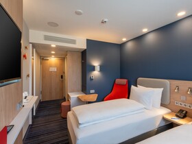 Holiday Inn Express Hamburg South A7 AS42, an IHG Hotel