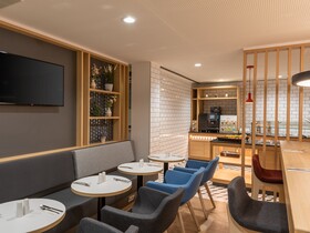 Holiday Inn Express Hamburg South A7 AS42, an IHG Hotel