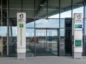 Holiday Inn Express Hamburg South A7 AS42, an IHG Hotel