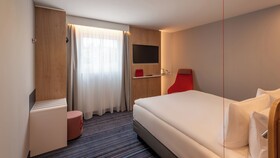 Holiday Inn Express Hamburg South A7 AS42, an IHG Hotel