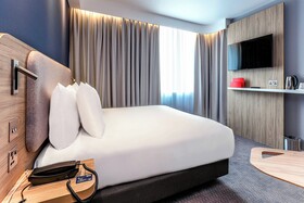 Holiday Inn Express Hamburg South A7 AS42, an IHG Hotel