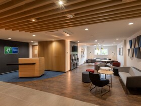 Holiday Inn Express Hamburg South A7 AS42, an IHG Hotel