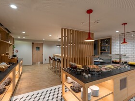 Holiday Inn Express Hamburg South A7 AS42, an IHG Hotel