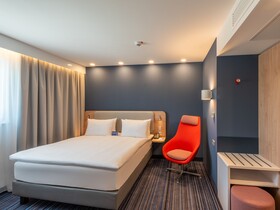 Holiday Inn Express Hamburg South A7 AS42, an IHG Hotel
