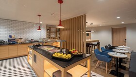Holiday Inn Express Hamburg South A7 AS42, an IHG Hotel