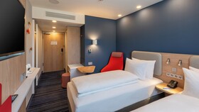 Holiday Inn Express Hamburg South A7 AS42, an IHG Hotel