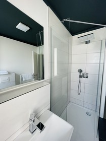 IQ Hotel