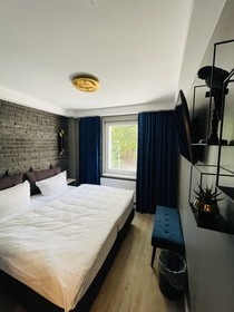 IQ Hotel