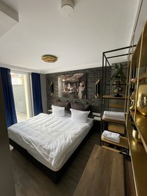 IQ Hotel