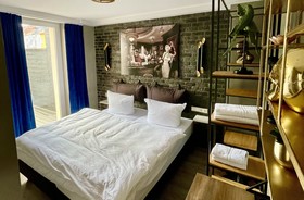 IQ Hotel