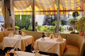 Villa am Rhein