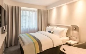 Premier Inn Köln City Süd Hotel