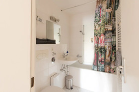 Deluxe Downtown Apartment