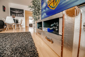 Deluxe Downtown Apartment
