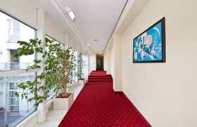 Garner Hotel Düsseldorf - Main Station